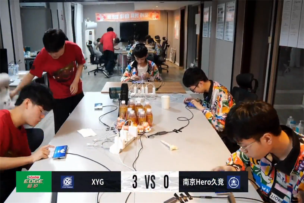 关于波兰零封对手，小组头名晋级的信息